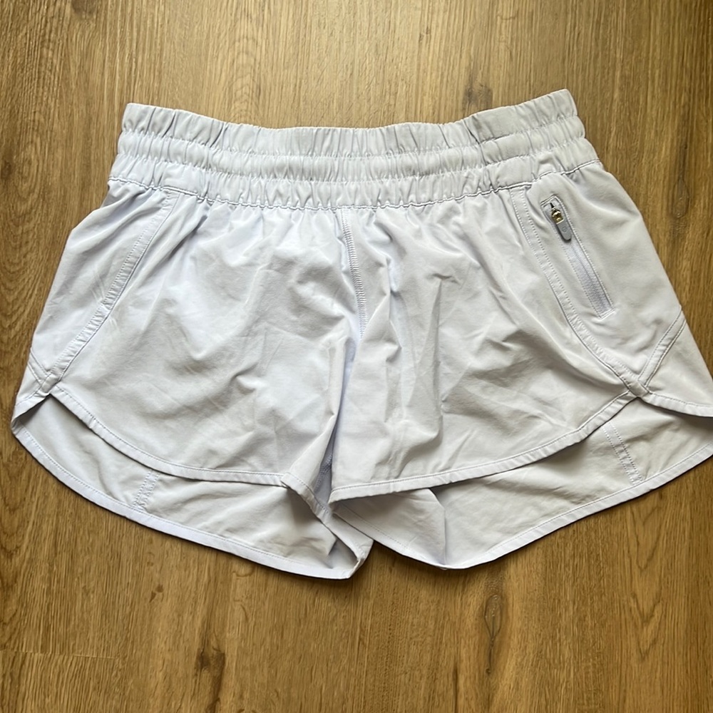 Lululemon tracker low rise lined shorts 4” size 10